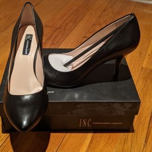 I.N.C. ZITAHBLK pumps